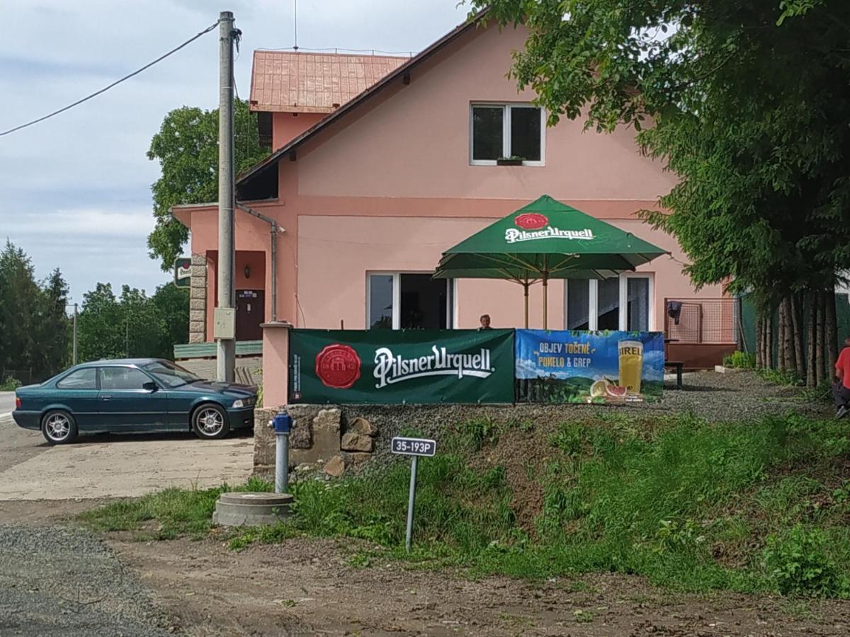 U Kremilka Hotel Jicin Bagian luar foto
