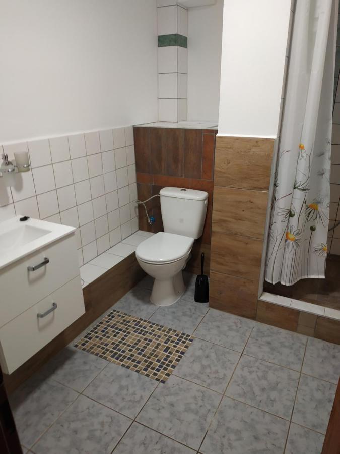 U Kremilka Hotel Jicin Bagian luar foto