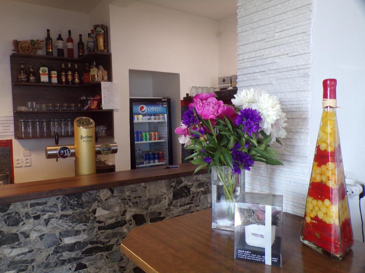 U Kremilka Hotel Jicin Bagian luar foto