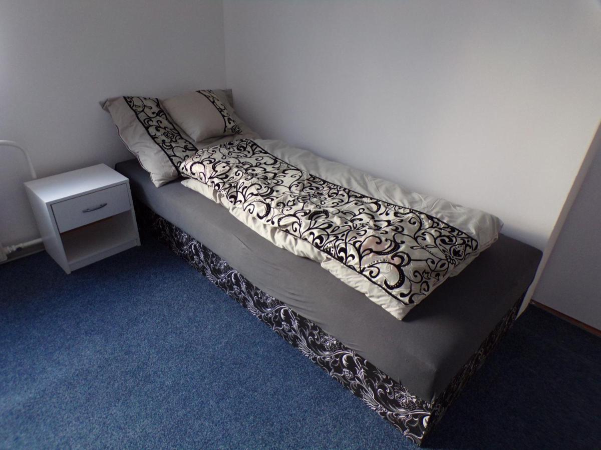 U Kremilka Hotel Jicin Bagian luar foto