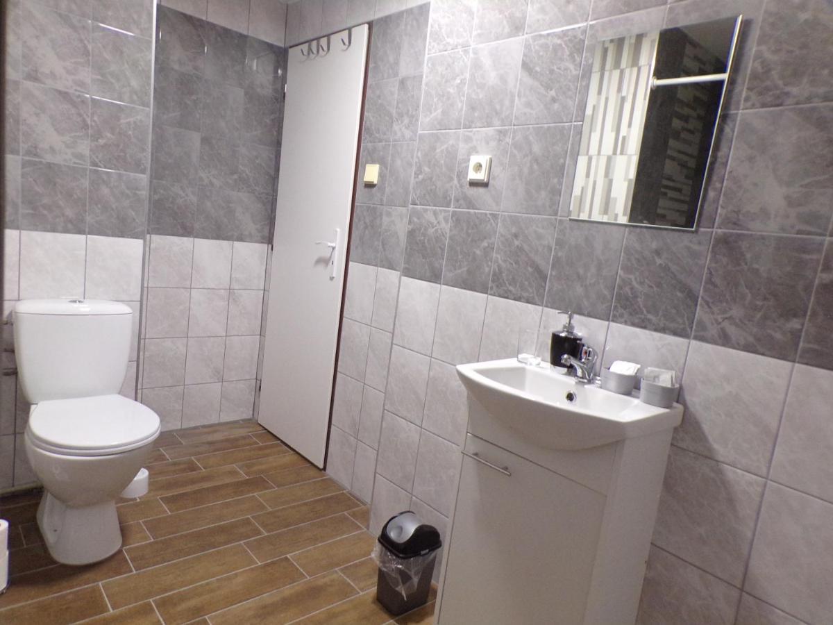 U Kremilka Hotel Jicin Bagian luar foto