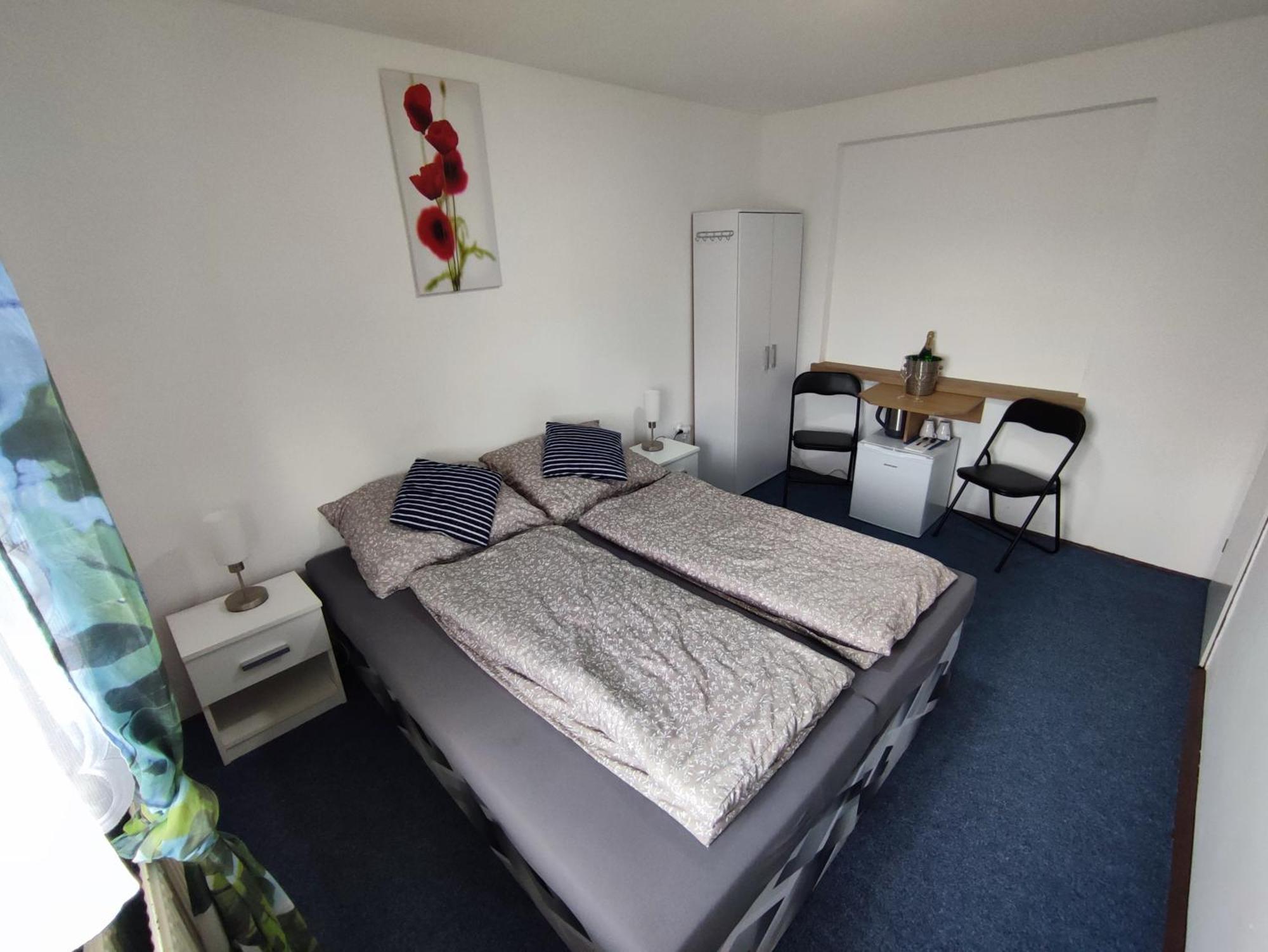 U Kremilka Hotel Jicin Bagian luar foto